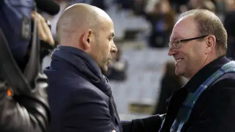 Paco Jémez y Pepe Mel, en un enfrentamiento que tuvieron en los banquillos. Paco Jémez y Pepe Mel, en un enfrentamiento que tuvieron en los banquillos.