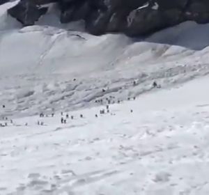 Al menos diez desaparecidos por una avalancha en una estación de esquí suiza Al menos diez desaparecidos por una avalancha en una estación de esquí suiza