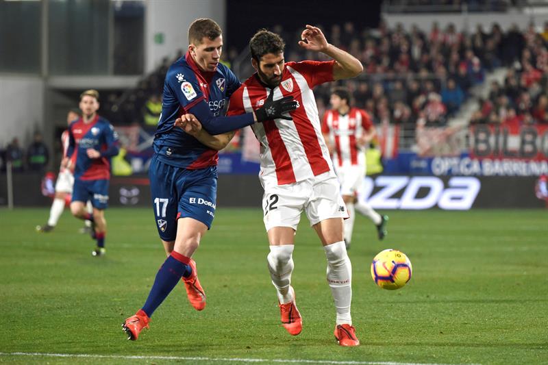 Un gol de penalti de Raúl García da la victoria al Athletic ante el Huesca Un gol de penalti de Raúl García da la victoria al Athletic ante el Huesca