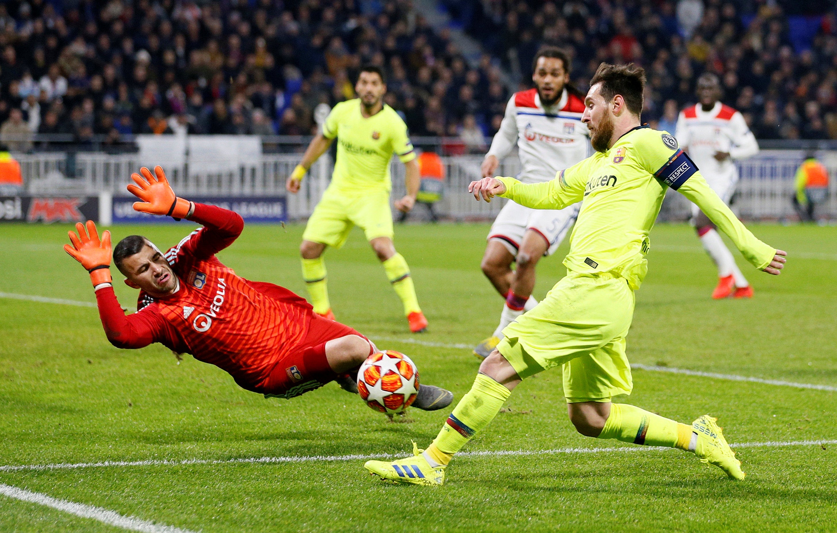 El Barcelona no logra marcar en Lyon y el pase a cuartos se decidirá en el Camp Nou El Barcelona no logra marcar en Lyon y el pase a cuartos se decidirá en el Camp Nou