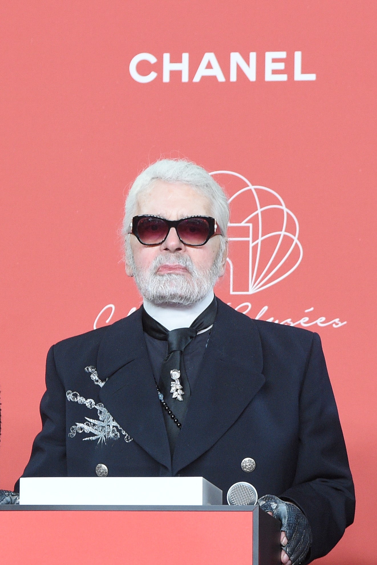 Muere el diseñador Karl Lagerfeld a los 85 años Muere el diseñador Karl Lagerfeld a los 85 años