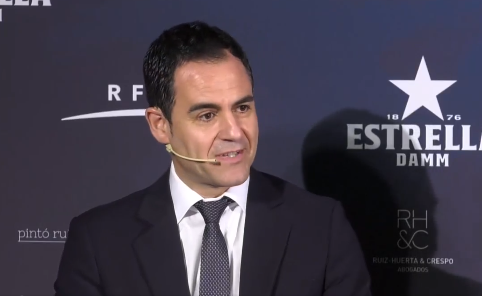 Velasco Carballo: "El VAR incrementa la polémica porque se le culpa de cosas en las que no tiene la culpa" Velasco Carballo: "El VAR incrementa la polémica porque se le culpa de cosas en las que no tiene la culpa"