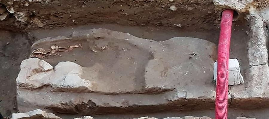 Esqueletos encontrados en las excavaciones arqueológicas del Mercado Central de Elche Esqueletos encontrados en las excavaciones arqueológicas del Mercado Central de Elche