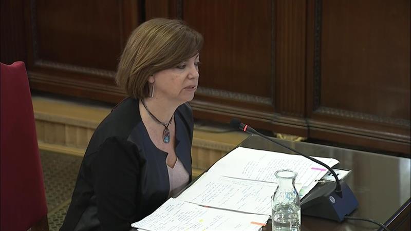 Borràs delega la responsabilidad en Puigdemont: Su firma era la necesaria Borràs delega la responsabilidad en Puigdemont: Su firma era la necesaria