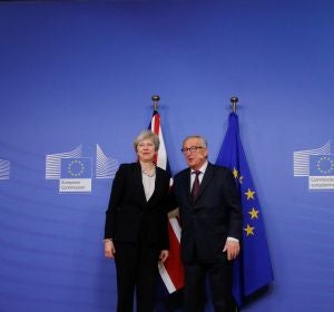 Theresa May y Jean Claude Juncker Theresa May y Jean Claude Juncker