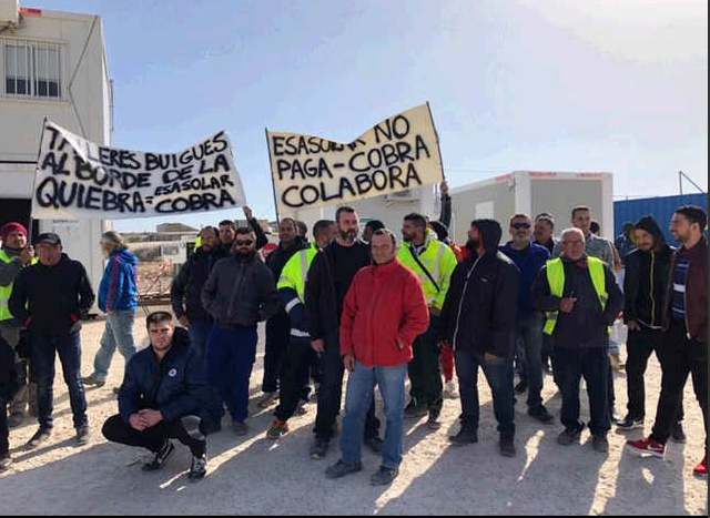 "Me han llevado a la ruina, son unos sinvergüenzas. Solo quiero que paguen lo que deben a 160 trabajadores" "Me han llevado a la ruina, son unos sinvergüenzas. Solo quiero que paguen lo que deben a 160 trabajadores"