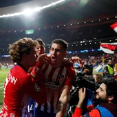 Giménez celebra su gol a la Juventus Giménez celebra su gol a la Juventus