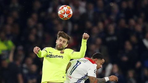 Gerard Piqu&eacute;, en un encuentro ante el Olympique de Lyon. 