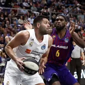 Felipe Reyes, en acción ante el Barcelona Felipe Reyes, en acción ante el Barcelona