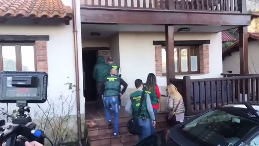 Registran la vivienda de concejal asesinado en Llanes junto al presunto inductor de su muerte Registran la vivienda de concejal asesinado en Llanes junto al presunto inductor de su muerte