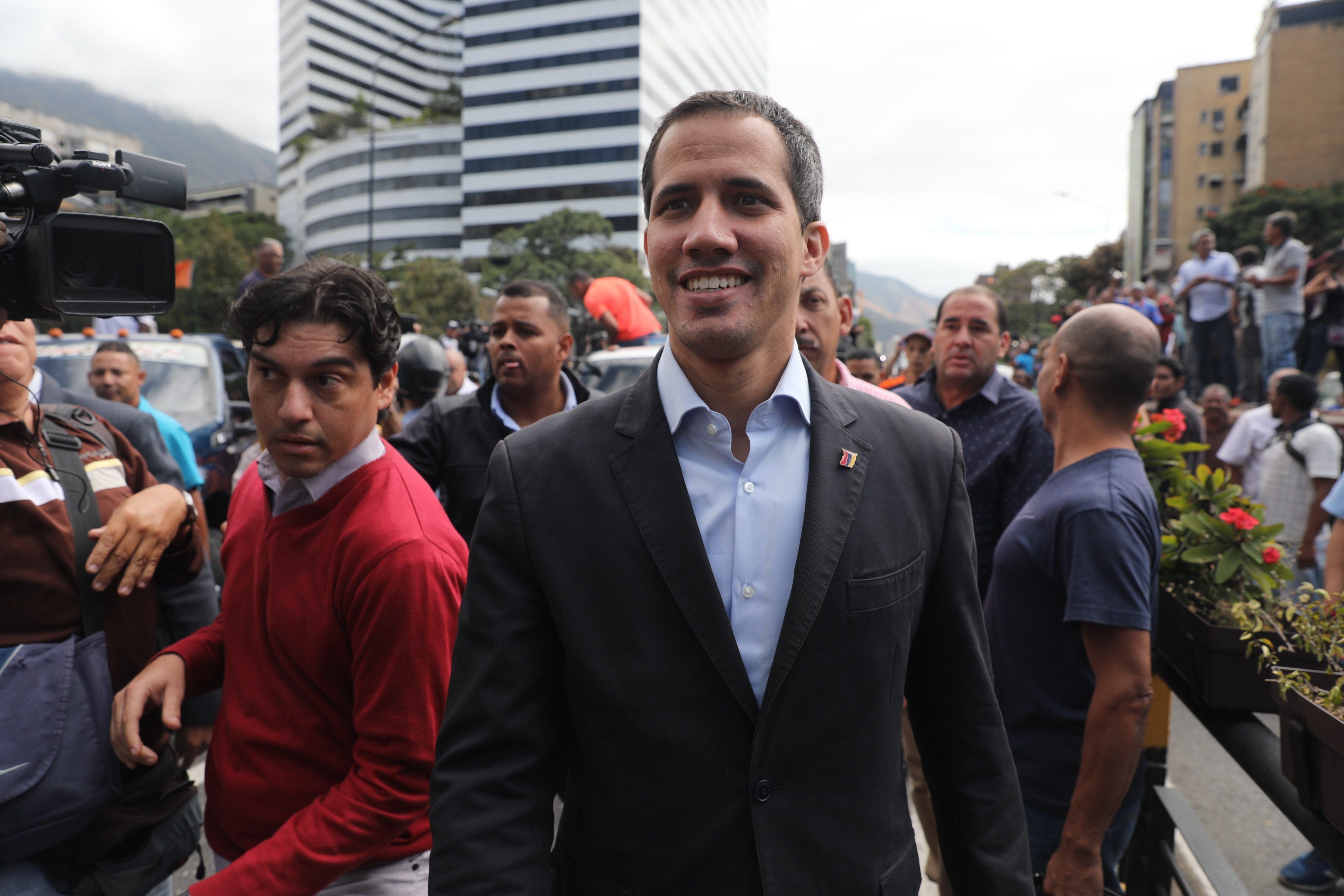 Guaidó sale en caravana a la frontera con Colombia para recuperar la ayuda humanitaria Guaidó sale en caravana a la frontera con Colombia para recuperar la ayuda humanitaria