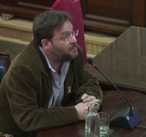 Dante Fachin declara que el 20S vio a "20 periodistas subidos a los coches de la Guardia Civil" Dante Fachin declara que el 20S vio a "20 periodistas subidos a los coches de la Guardia Civil"
