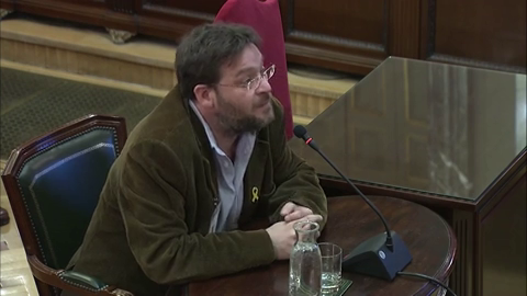 Albano Dante Fachín se declara "precario" ante Marchena aunque cobró 90.000 euros en 2017 como diputado Albano Dante Fachín se declara "precario" ante Marchena aunque cobró 90.000 euros en 2017 como diputado