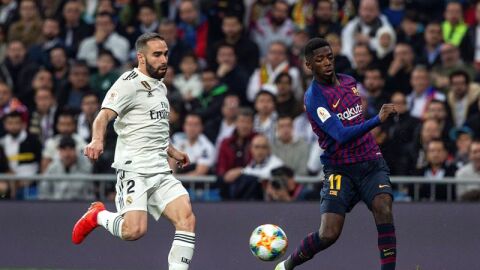 Ousman&eacute; Dembel&eacute;, en una acci&oacute;n con Carvajal. 