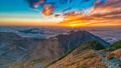 Ataradecer de montaña Ataradecer de montaña