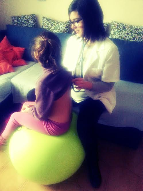 Aida Acitores, mare d'una pacient de 8 anys: "La meva nena ha pres fins a 40 pastilles diàries" Aida Acitores, mare d'una pacient de 8 anys: "La meva nena ha pres fins a 40 pastilles diàries"