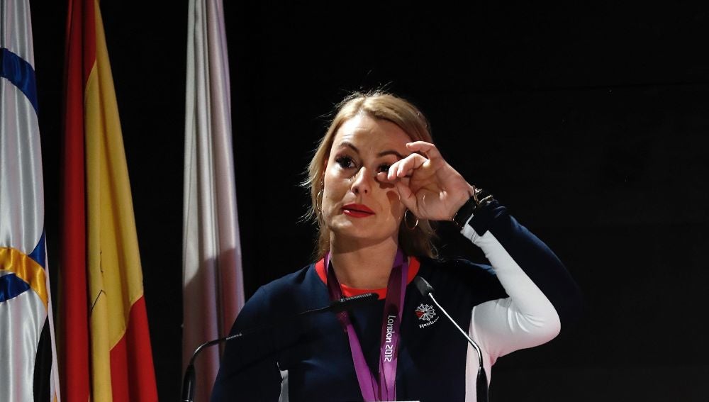 Lydia Valentín emocionada recibe la medalla de oro de Londres 2012