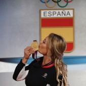 Lydia Valentín besa su medalla de oro