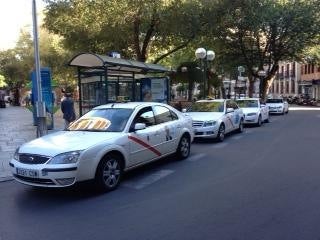 Los taxistas con carácter preferente prestarán servicio en hospitales y establecimientos públicos sanitarios Los taxistas con carácter preferente prestarán servicio en hospitales y establecimientos públicos sanitarios