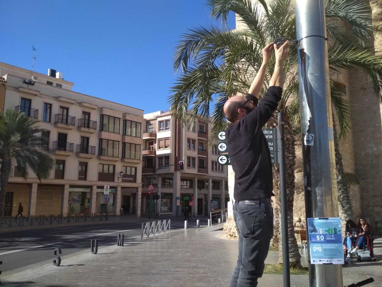 Investigadores de la UMH instalan 50 dispositivos en Elche para medir el dióxido de nitrógeno en el aire de la ciudad Investigadores de la UMH instalan 50 dispositivos en Elche para medir el dióxido de nitrógeno en el aire de la ciudad