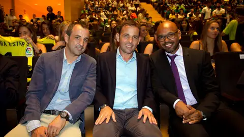 Calleja junto a Quique Álvarez y Marcos Senna Calleja junto a Quique Álvarez y Marcos Senna