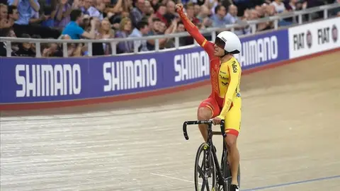Sebastián Mora, recientemente coronado, una vez más, campeón de España de ciclismo. Sebastián Mora celebra el Mundial de Londres