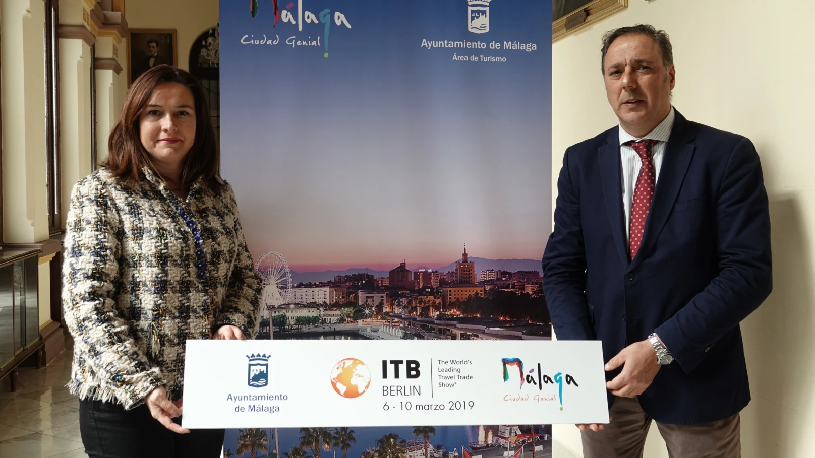 El Ayuntamiento de Málaga estará un año más en la ITB Berlín Presentación de la promoción de la capital, en la próxima feria de turismo de Berlín. María del Mar Martín Rojo, concejala de turismo, y Javier Hernández, director del Área de turismo del Ayuntamiento