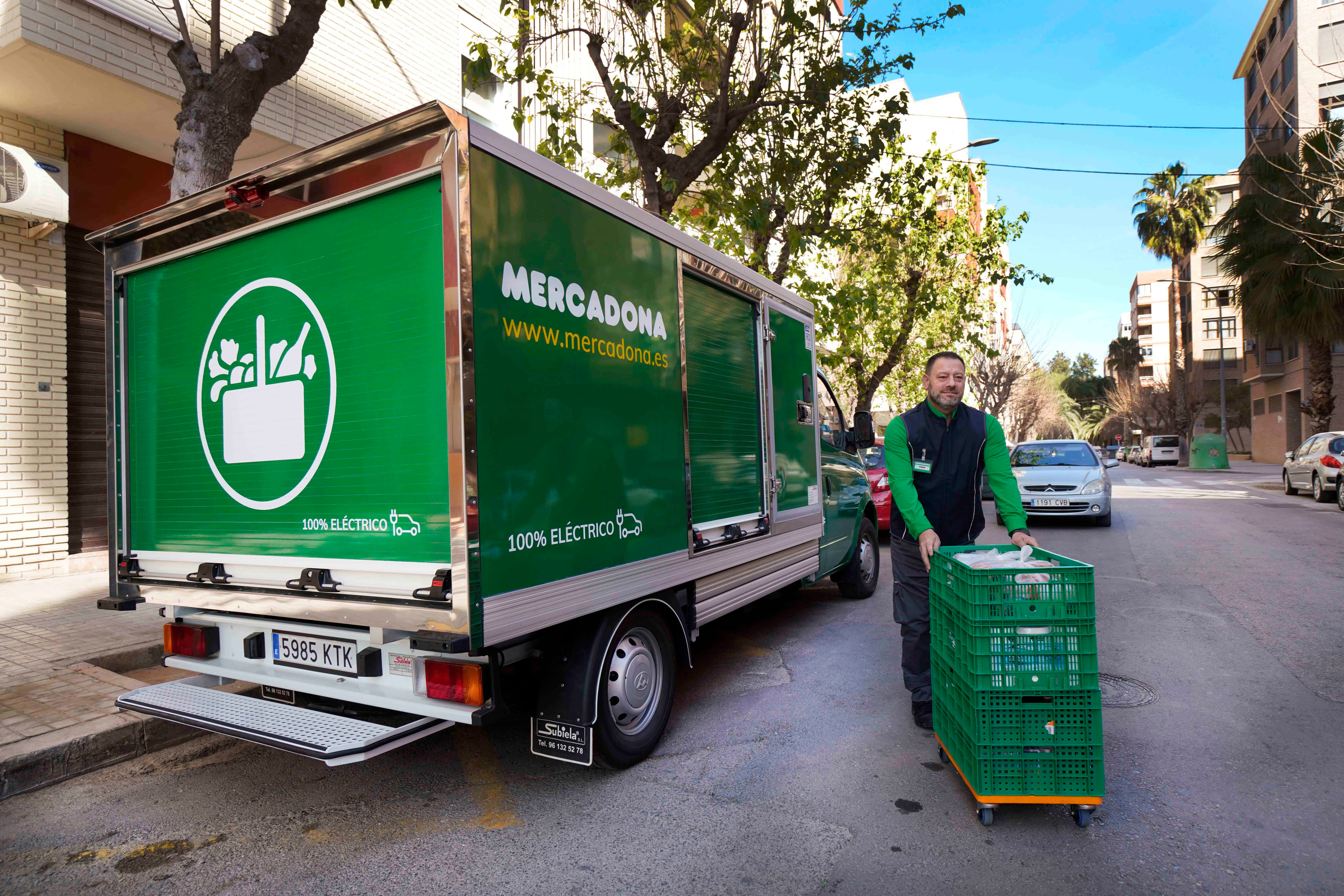 Mercadona refuerza su compromiso con el transporte sostenible para sus repartos online Mercadona refuerza su compromiso con el transporte sostenible para sus repartos online
