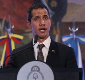 El jefe del Parlamento de Venezuela, Juan Guaidó, habla durante una rueda de prensa en Buenos Aires, Argentina El jefe del Parlamento de Venezuela, Juan Guaidó, habla durante una rueda de prensa en Buenos Aires, Argentina
