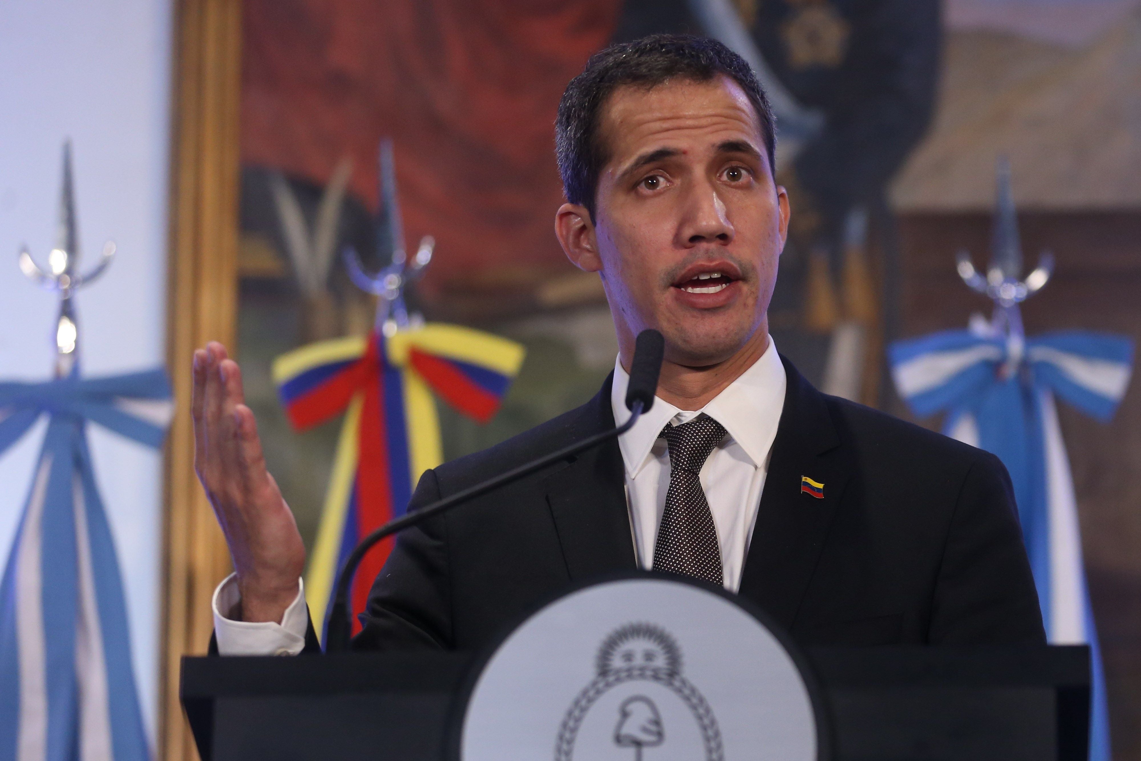 Guaidó dice que Cuba aterroriza a militares venezolanos para que no le apoyen Guaidó dice que Cuba aterroriza a militares venezolanos para que no le apoyen