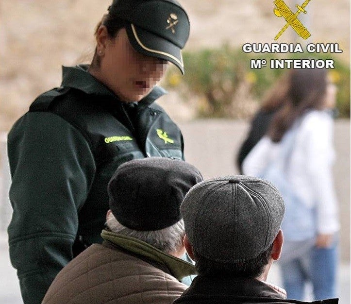 La Guardia Civil de Novelda detiene a una mujer por robar a la anciana que cuidaba en Monforte del Cid La Guardia Civil de Novelda detiene a una mujer por robar a la anciana que cuidaba en Monforte del Cid