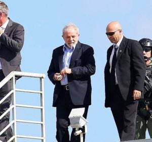 Lula da Silva regresa a prisión tras participar en el funeral de uno de sus nietos Lula da Silva regresa a prisión tras participar en el funeral de uno de sus nietos