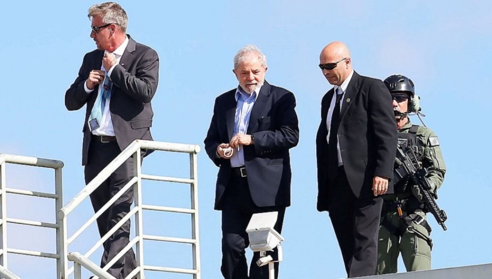 Lula da Silva regresa a prisión tras participar en el funeral de uno de sus nietos