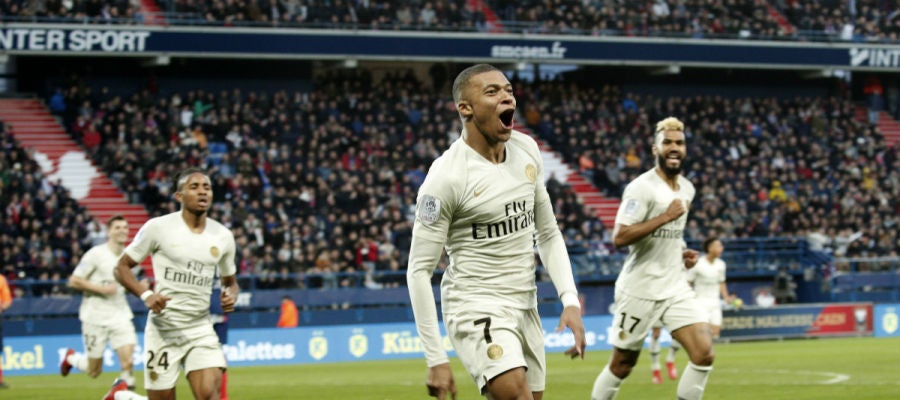 Mbappé celebra un gol con el PSG Mbappé celebra un gol con el PSG