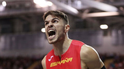 &Oacute;scar Husillos festeja su medalla