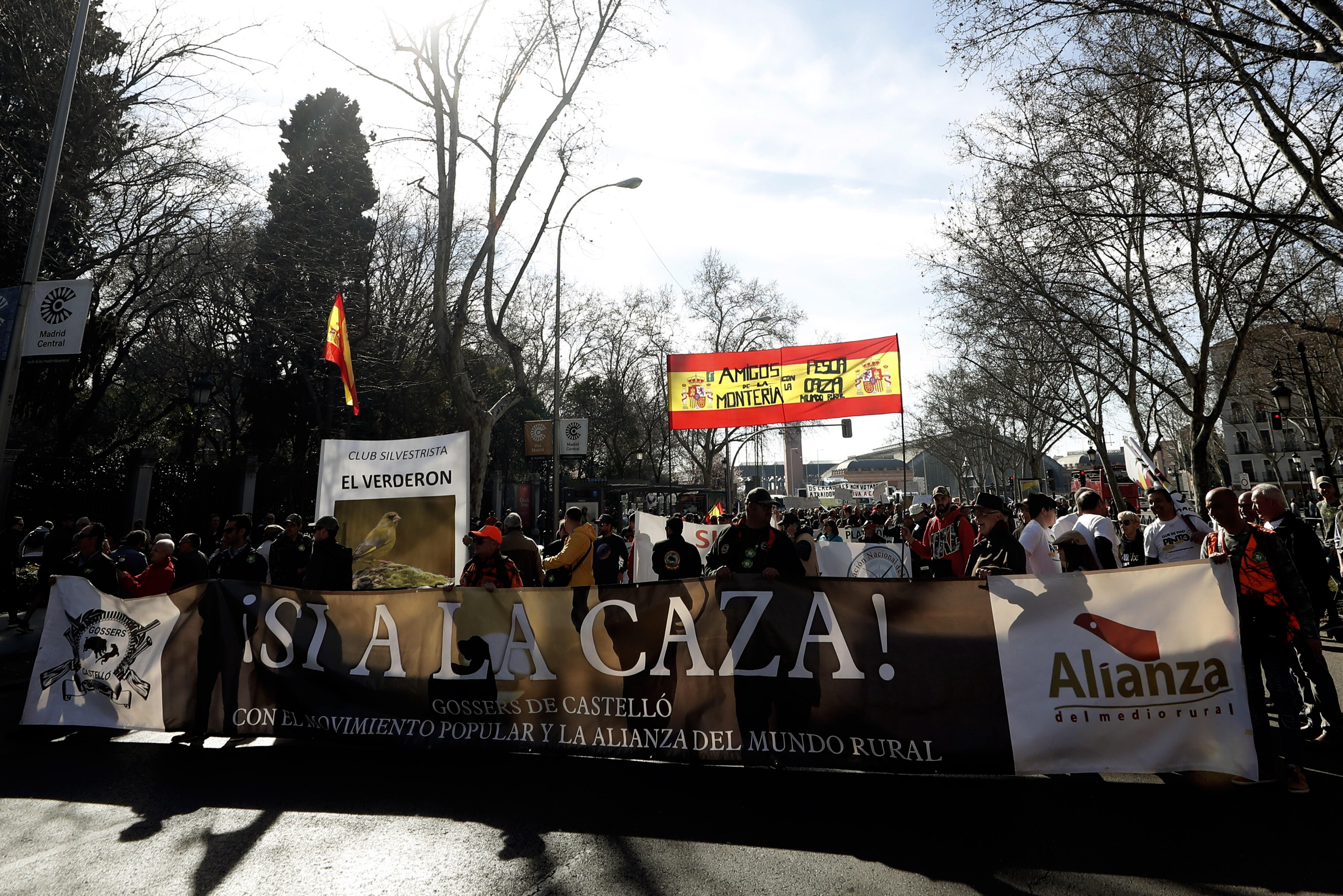 El mundo rural se manifiesta en Madrid para defenderse del "acoso" que sufren de animalistas y ecologistas El mundo rural se manifiesta en Madrid para defenderse del "acoso" que sufren de animalistas y ecologistas