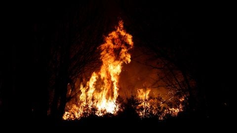  Imagen del incendio en los alrededores de Labares. 