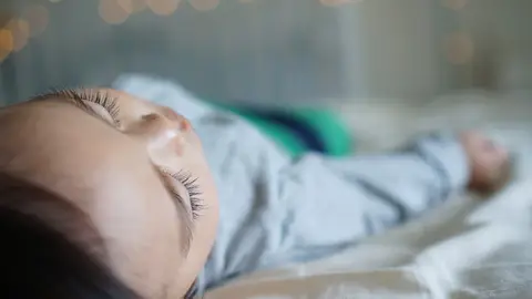 Niño durmiendo Niño durmiendo