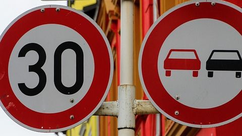 Se&ntilde;al de tr&aacute;fico, velocidad 30km/h