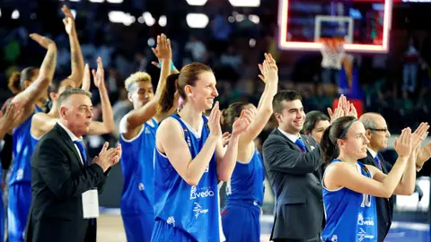 Las jugadoras del Perfumerías Avenida celebran una victoria Las jugadoras del Perfumerías Avenida celebran una victoria