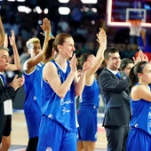 Las jugadoras del Perfumerías Avenida celebran una victoria Las jugadoras del Perfumerías Avenida celebran una victoria