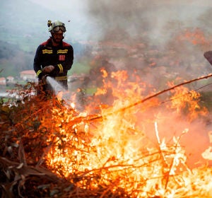 Noticias 1 Antena 3 (04-03-19) Casi un centenar de incendios activos en Asturias Noticias 1 Antena 3 (04-03-19) Casi un centenar de incendios activos en Asturias