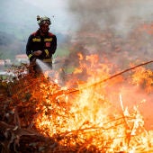 Noticias 1 Antena 3 (04-03-19) Casi un centenar de incendios activos en Asturias