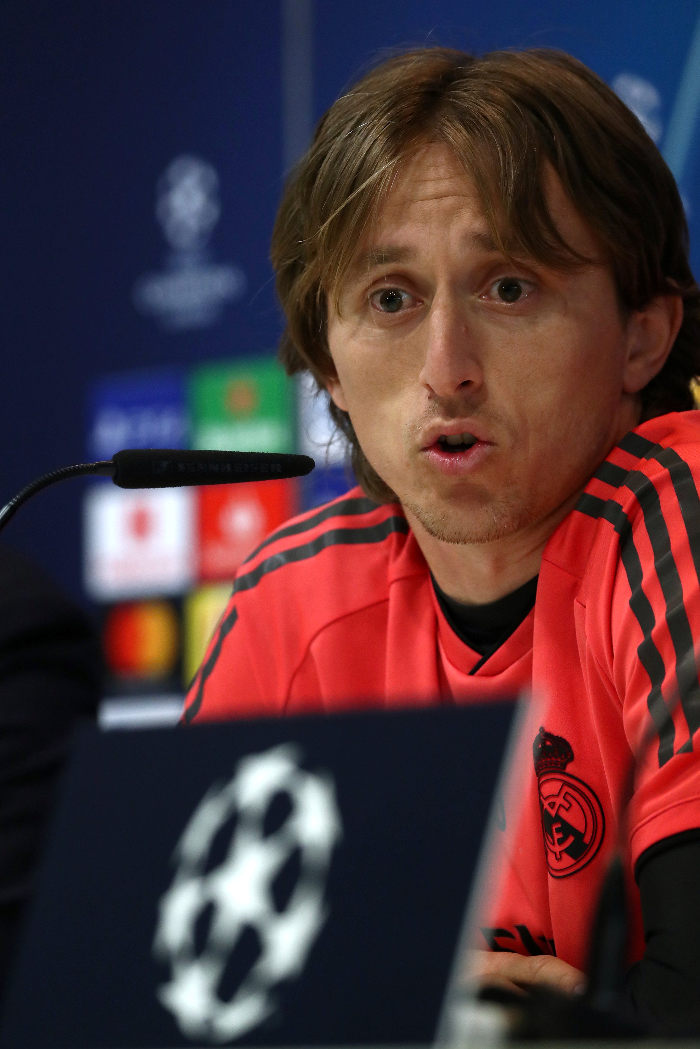 Modric: "¿La marcha de Cristiano? Puede ser que algún jugador tuviese que dar un paso adelante" Modric: "¿La marcha de Cristiano? Puede ser que algún jugador tuviese que dar un paso adelante"