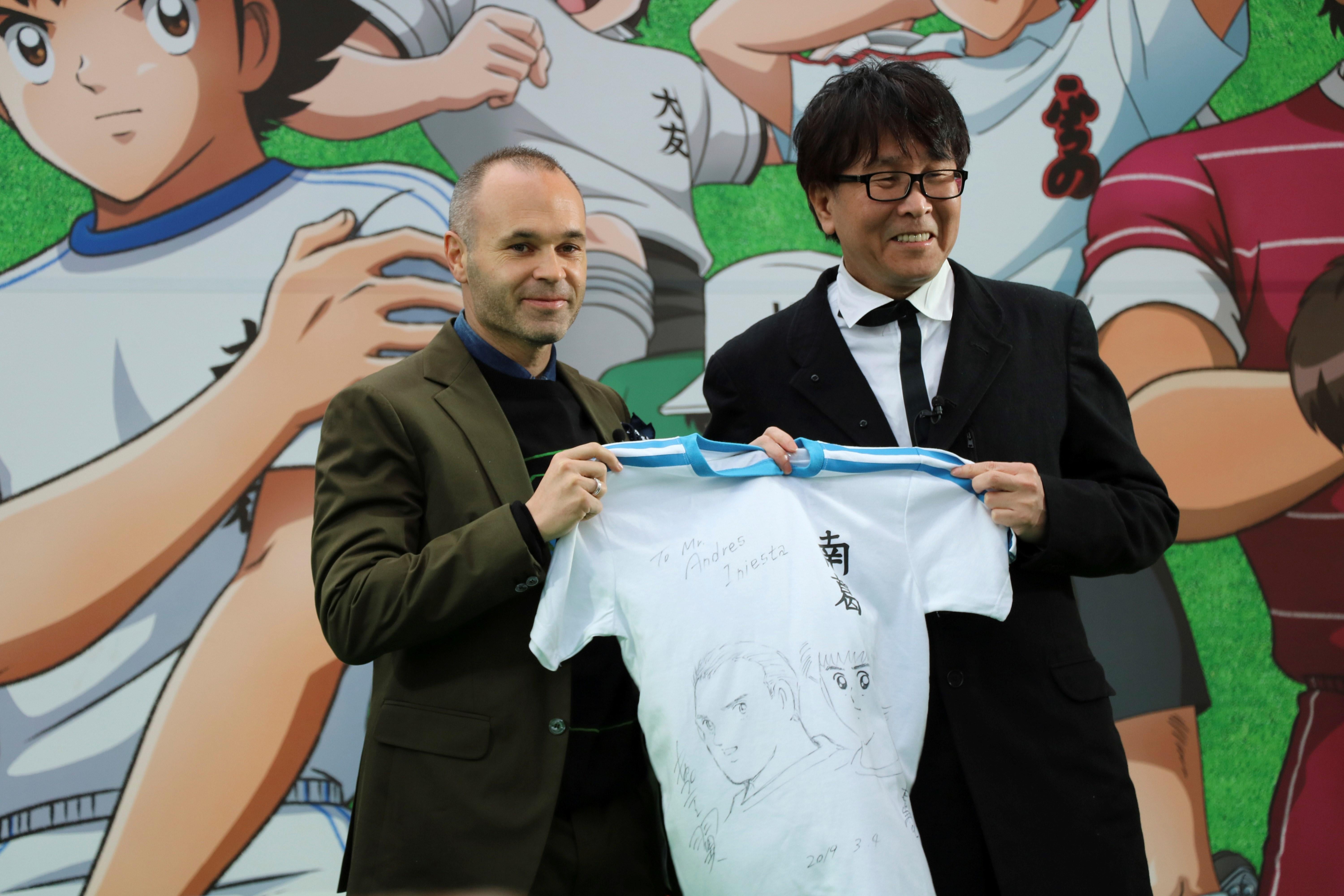 Iniesta inaugura en Tokio una estación dedicada a la serie "Oliver y Benji" Iniesta inaugura en Tokio una estación dedicada a la serie "Oliver y Benji"