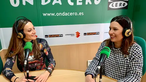 Las doctoras Esther Sánchez y Laura Frías Las doctoras Esther Sánchez y Laura Frías