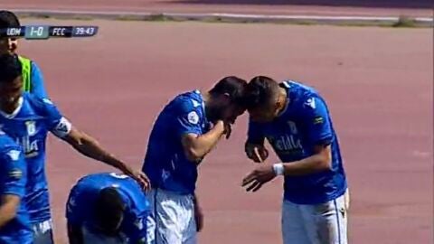 La pol&eacute;mica celebraci&oacute;n de dos jugadores del Melilla