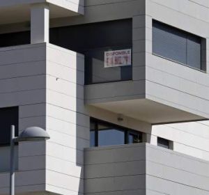 Imagen de archivo de un edificio con viviendas en venta Imagen de archivo de un edificio con viviendas en venta
