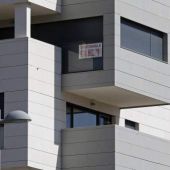 Imagen de archivo de un edificio con viviendas en venta