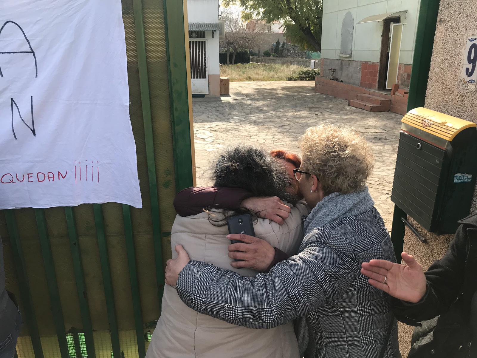 Medio centenar de personas paralizan un desahucio en Castellón Medio centenar de personas paralizan un desahucio en Castellón